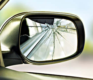 Kfz-Versicherung - beschädigter Außenspiegel